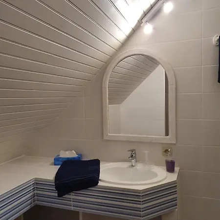 Panzió Lesroses1680