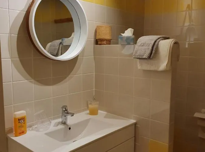 Nocleg ze śniadaniem Lesroses1680 3*